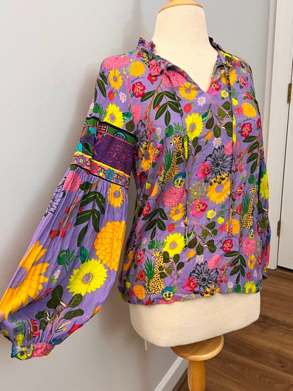 Emily Lovelock Jaguar Jungle Floral Peasant Top Purple Sz L